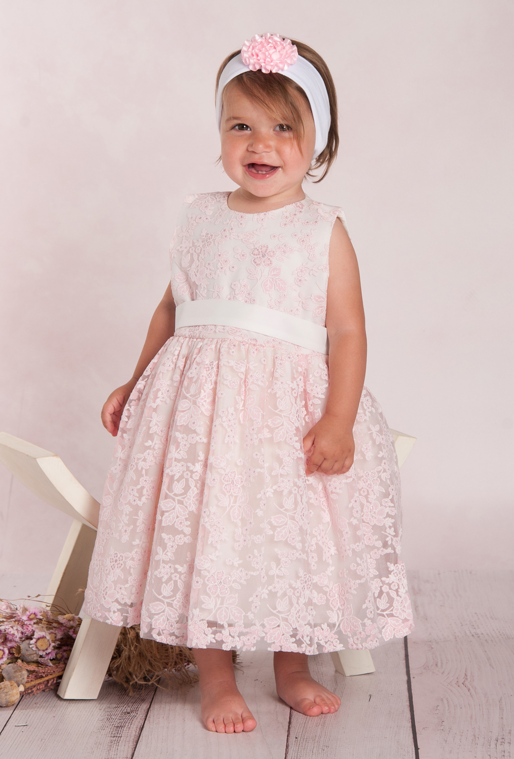 Vanessa - Traumkleid aus zarter Spitze in Rosa