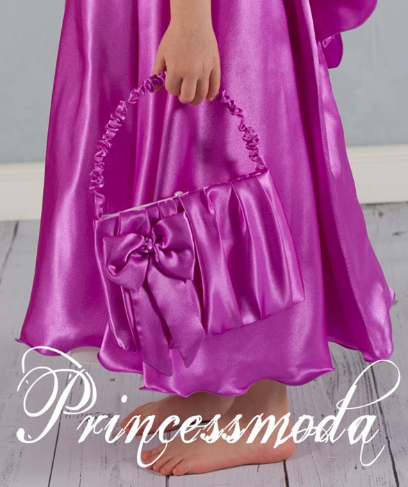 Nr.219a Handtasche passend zum lila Kleid!
