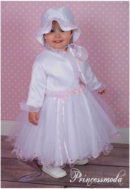Rosanna-Taufkleid-mit-Hut-1-4